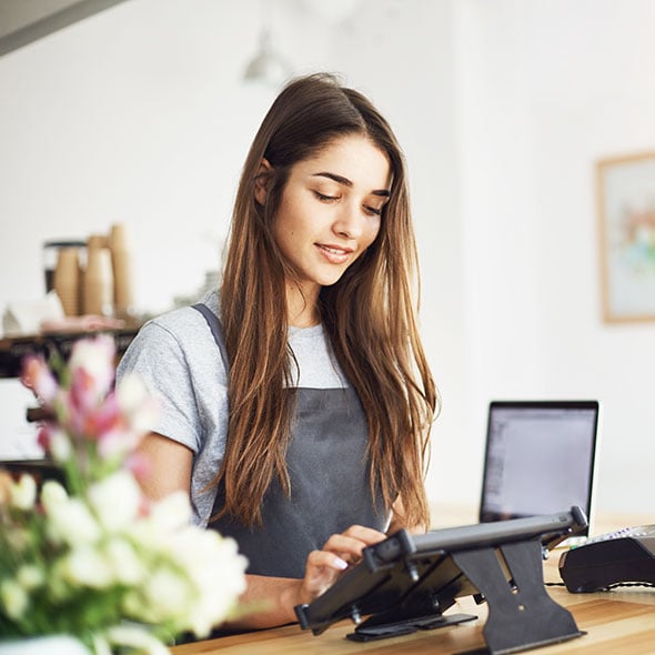 Young working woman qualifying for a FHA loan from local credit union CCCU in Portland Oregon 