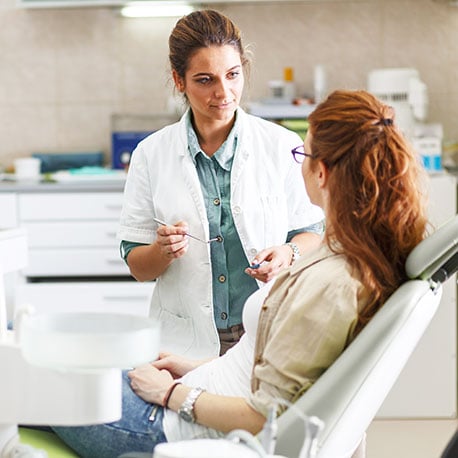 Dentist applying for a CCCU Physicians loan through her local credit union in Portland Oregon