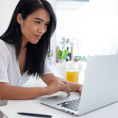 woman reviewing her CCCU estatement on her laptop-min