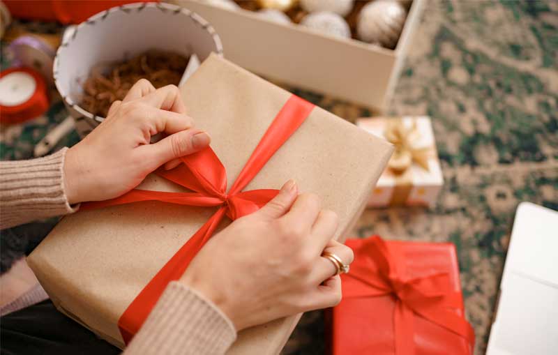 Here are some ways you can track your holiday spending 